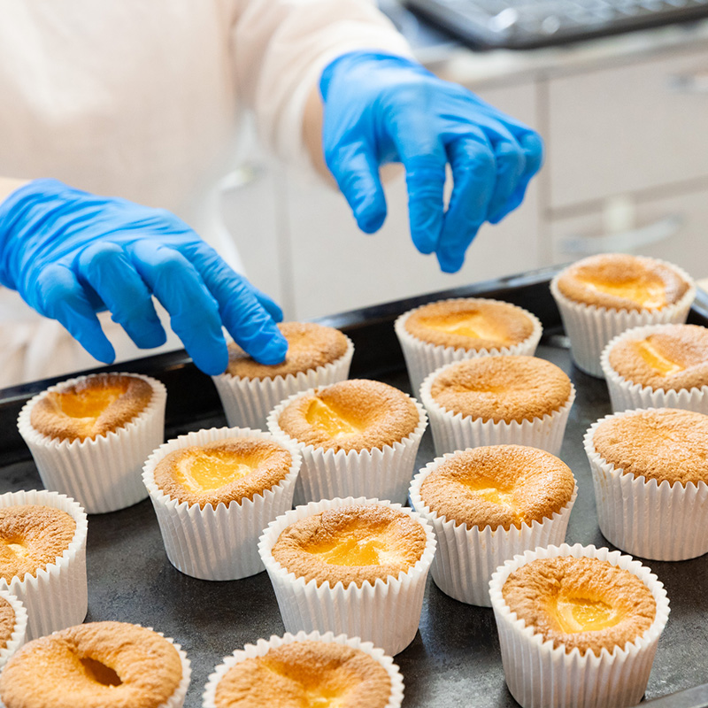 マルサン商事で働くスタッフ01